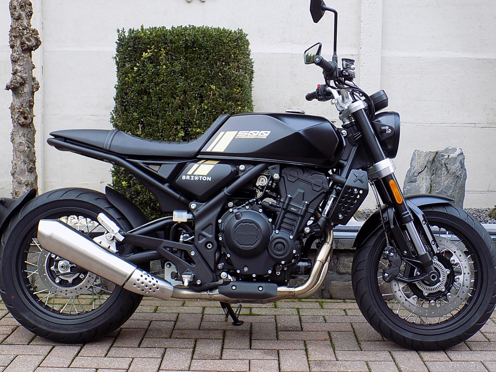 Lees meer over het artikel Brixton Crossfire 500 cc nieuwe moto cafe racer scrambler