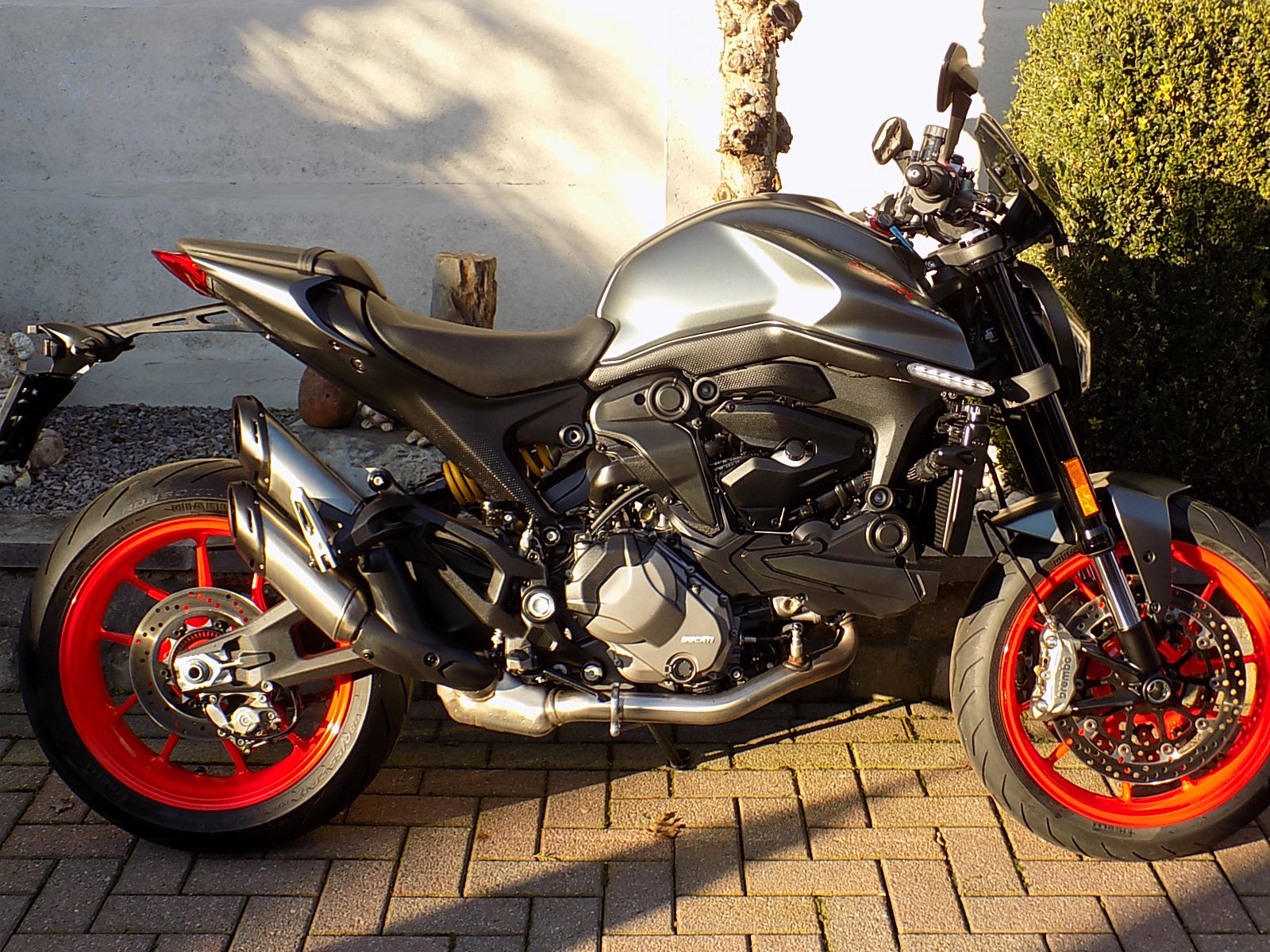 Je bekijkt nu Ducati Monster 937 35KW (VERKOCHT)!!!