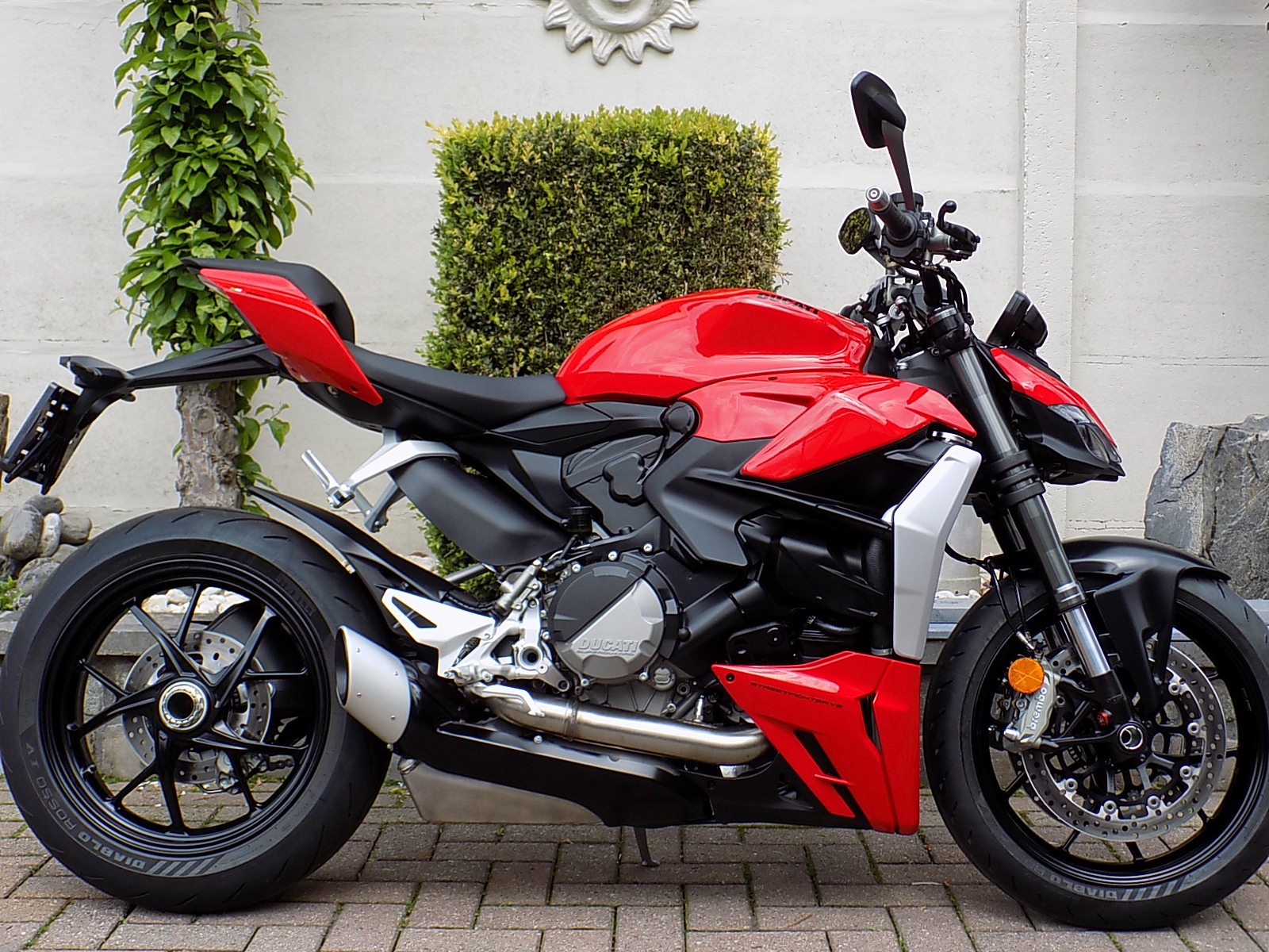 Lees meer over het artikel Ducati Streetfighter V2 955