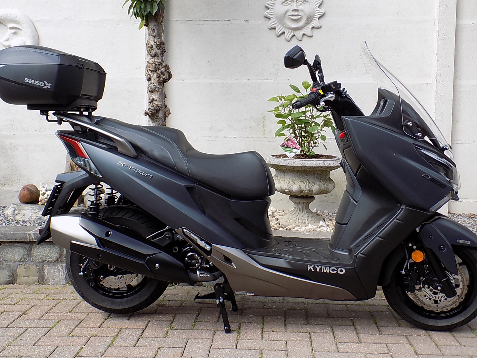 Lees meer over het artikel KYMCO X-TOWN CITY 300 maxi scooter