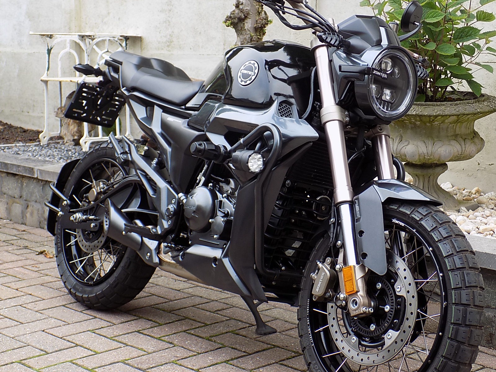 Je bekijkt nu Zontes G 125 cc scrambler moto (VERKOCHT)!!!