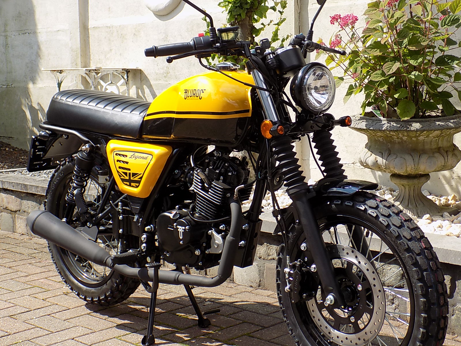 Lees meer over het artikel Bluroc Legend 125 moto scrambler cafe racer (VERKOCHT)!!!