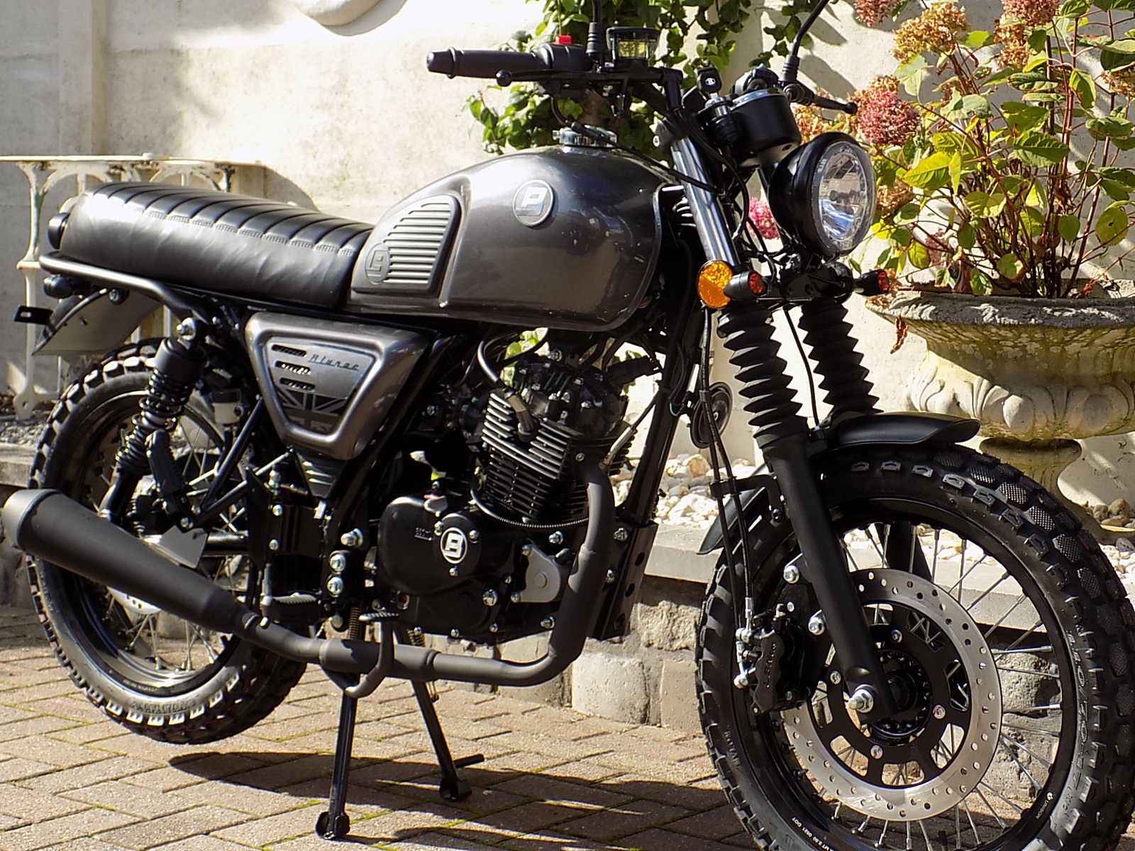 Je bekijkt nu Bluroc Legend 125 moto scrambler cafe racer (VERKOCHT)!!!