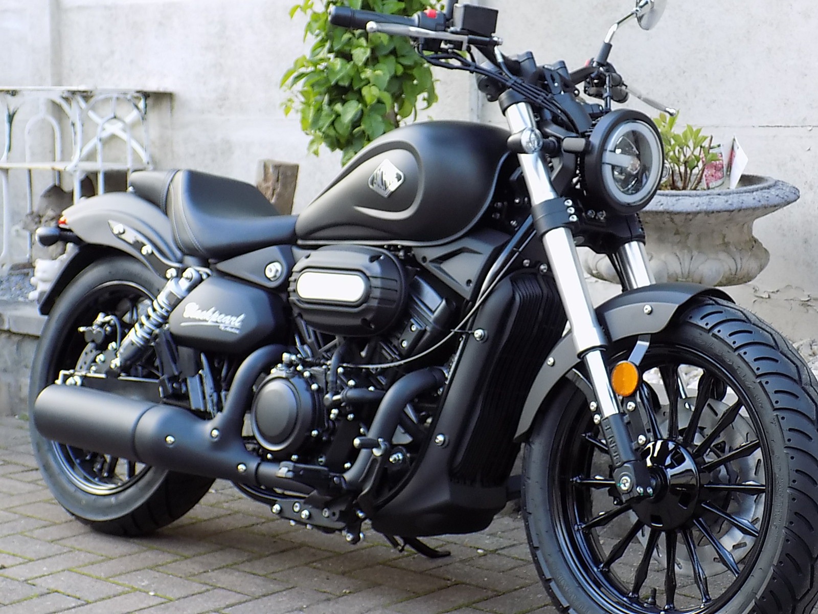 Lees meer over het artikel Chopper cruiser 125 cc Archive Black Pearl V twin euro5+