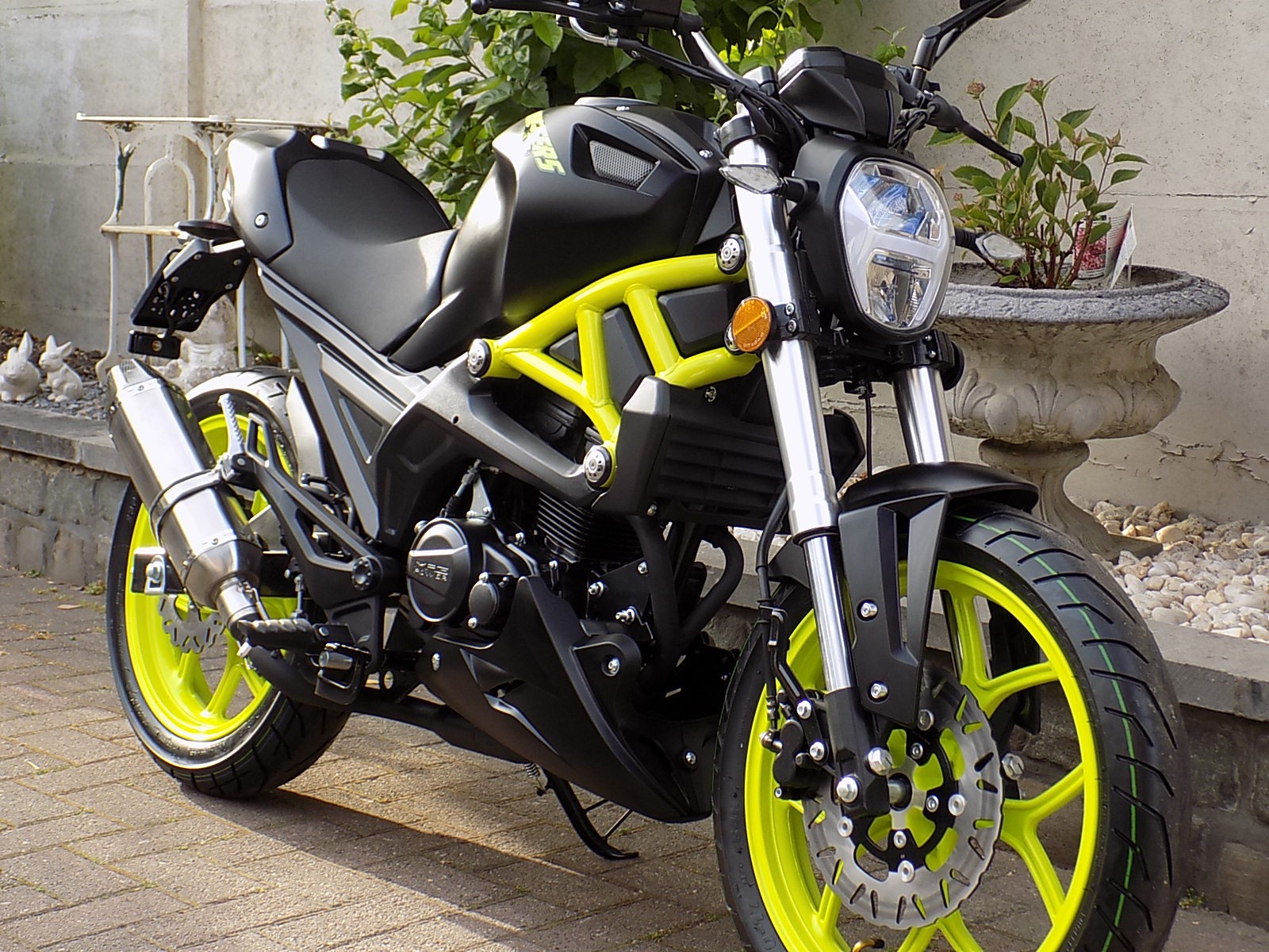 Lees meer over het artikel Mag power Biggers 50 cc schakel brommer moto model