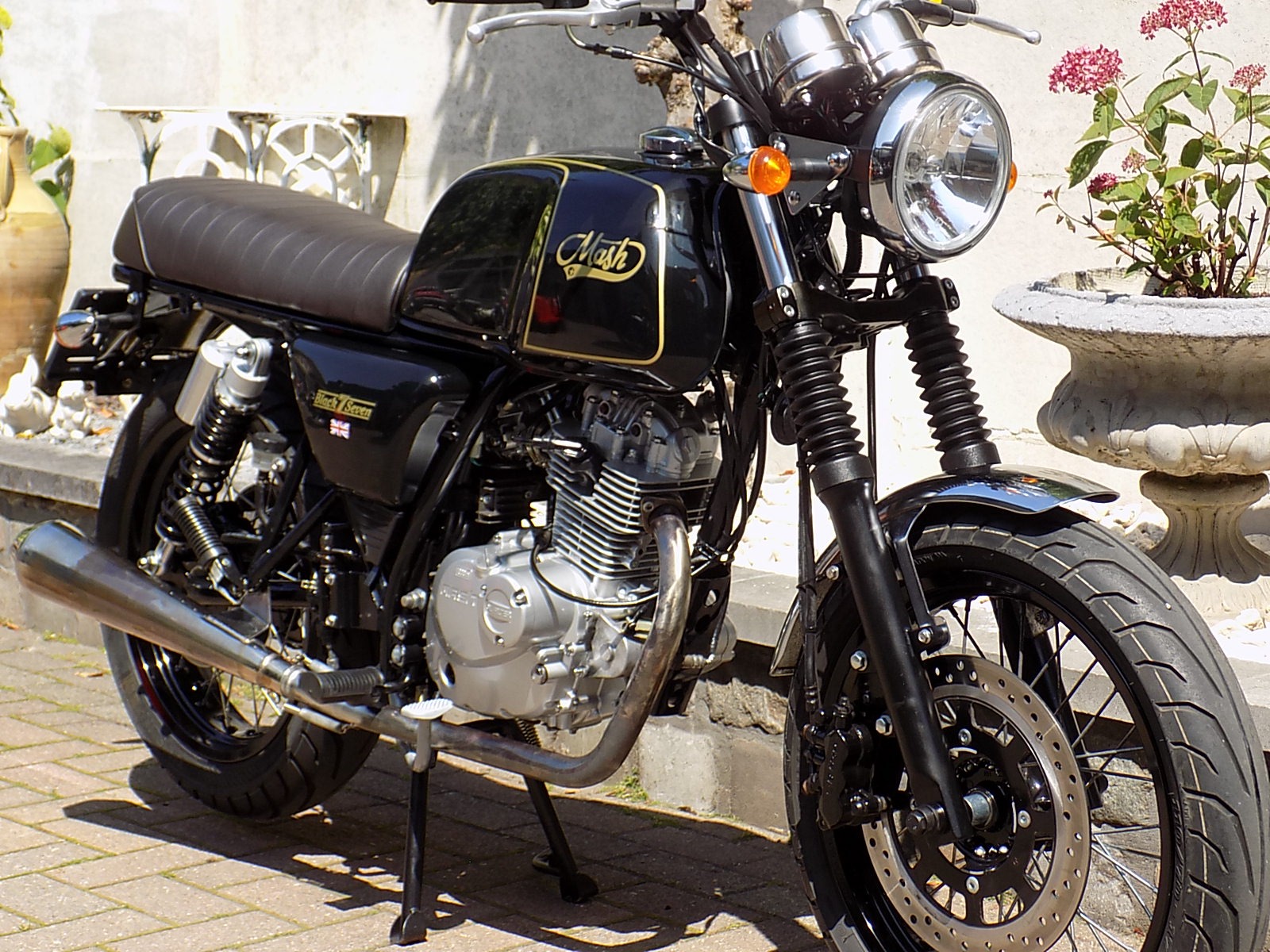 Je bekijkt nu Mash Black Seven 125 cc moto scrambler cafe racer