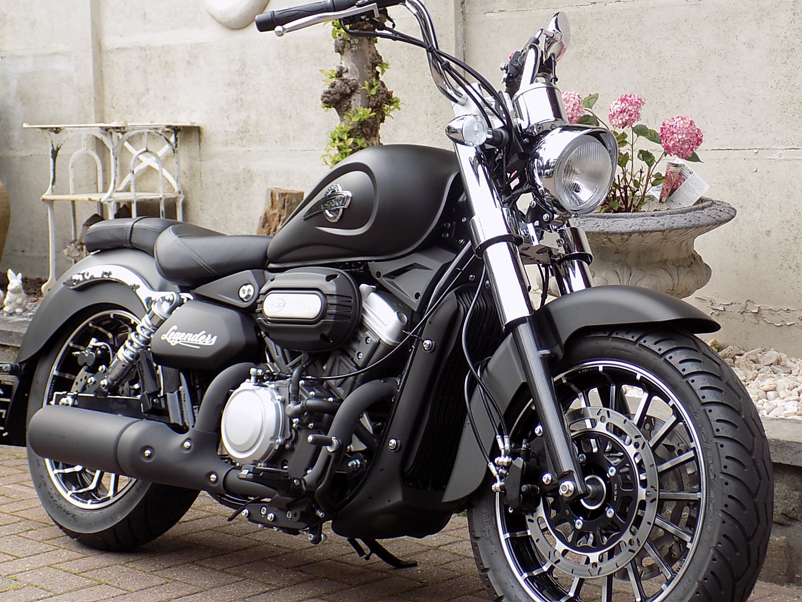 Lees meer over het artikel Magpower Benda Legenders 125 cc chopper demo !