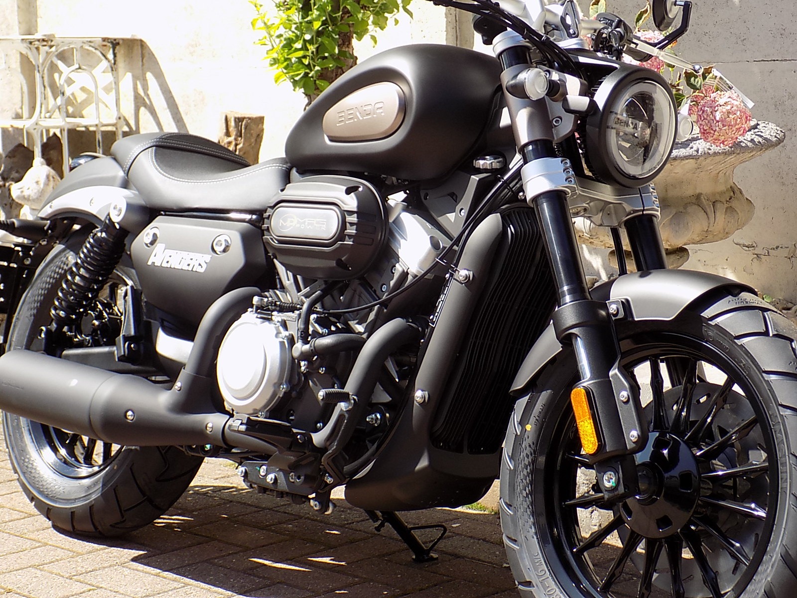 Lees meer over het artikel Benda Avengers 125 cc V twin chopper cruiser nieuw