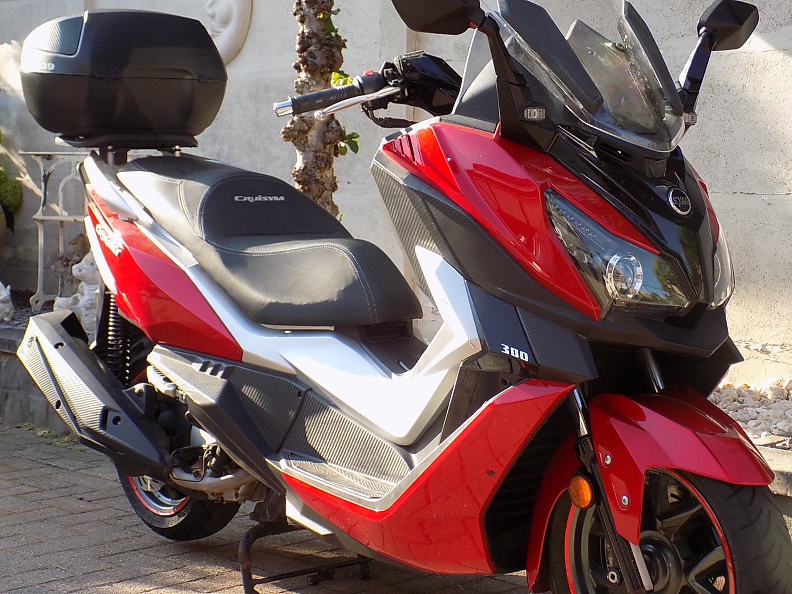 Lees meer over het artikel SYM scooter cruisym 300 cc 