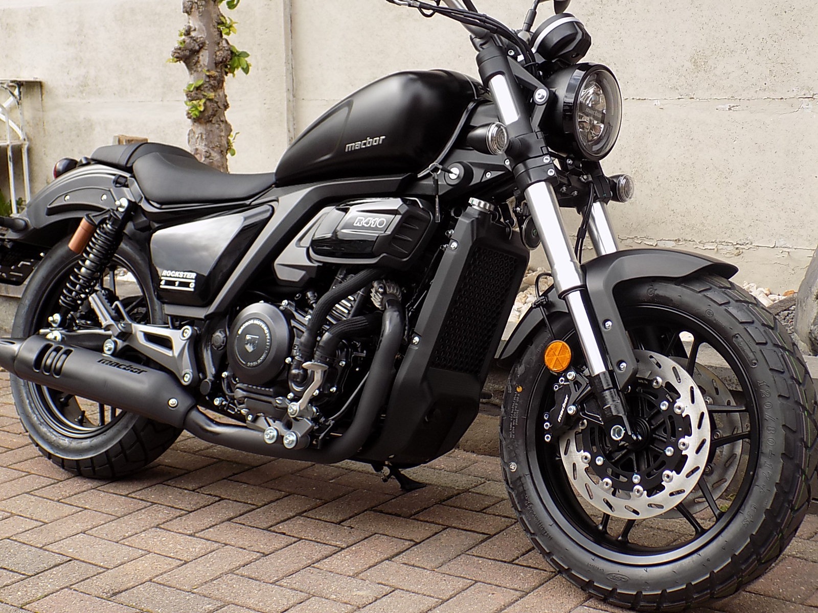 Lees meer over het artikel Nieuwe Macbor 410cc chopper met ABS,GPS euro6+ motor 2025