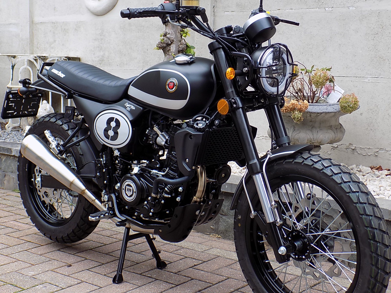 Lees meer over het artikel Nieuwe Macbor 125cc scrambler cafe racer eight mile 11KW 15PK , euro6+