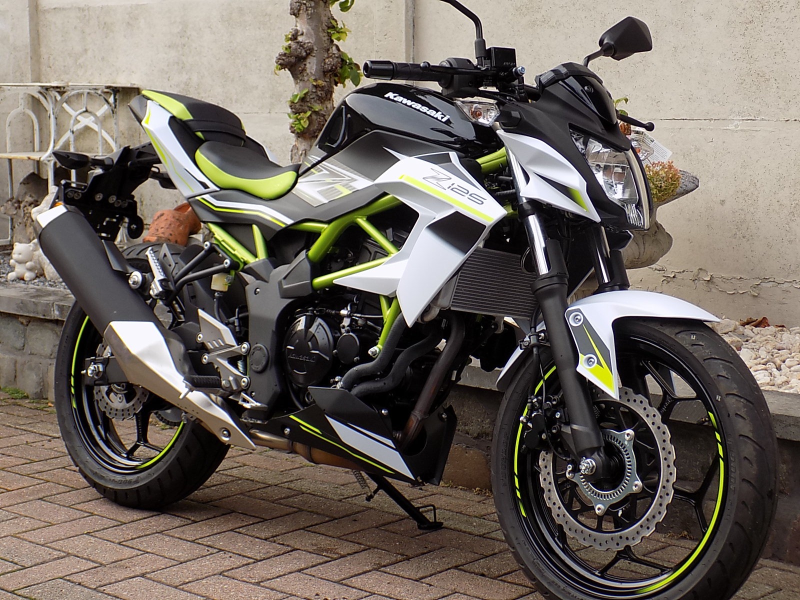 Lees meer over het artikel Kawasaki Z125 cc als nieuw 20km !! eerste inschrijving 07/2025 (VERKOCHT)!!!