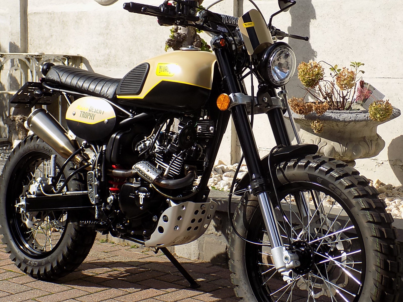 Lees meer over het artikel Bluroc Bullit HERO 125 cc scrambler 