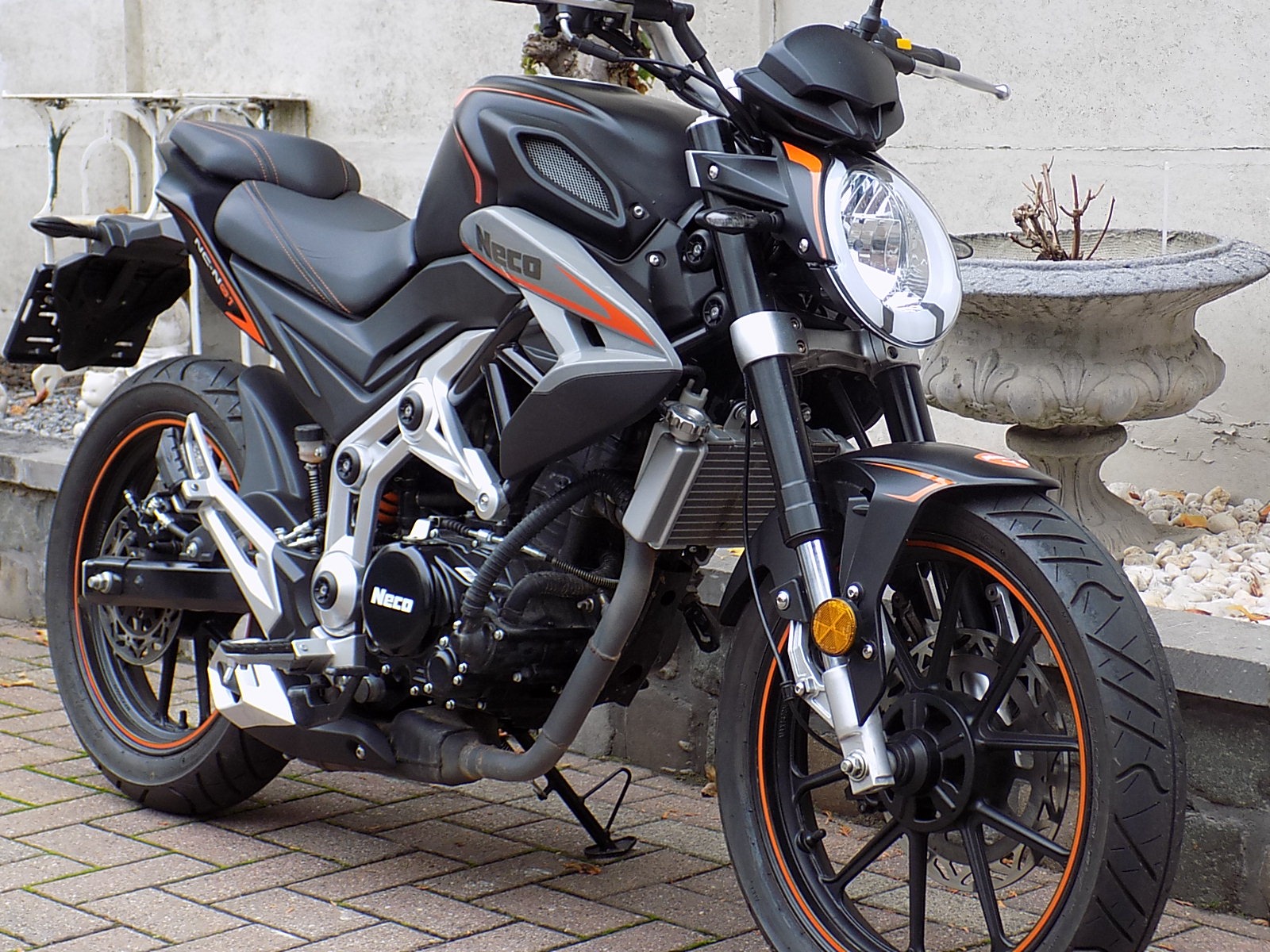 Lees meer over het artikel NECO NC01 125cc naked bike met 11KW! (VERKOCHT)!!!
