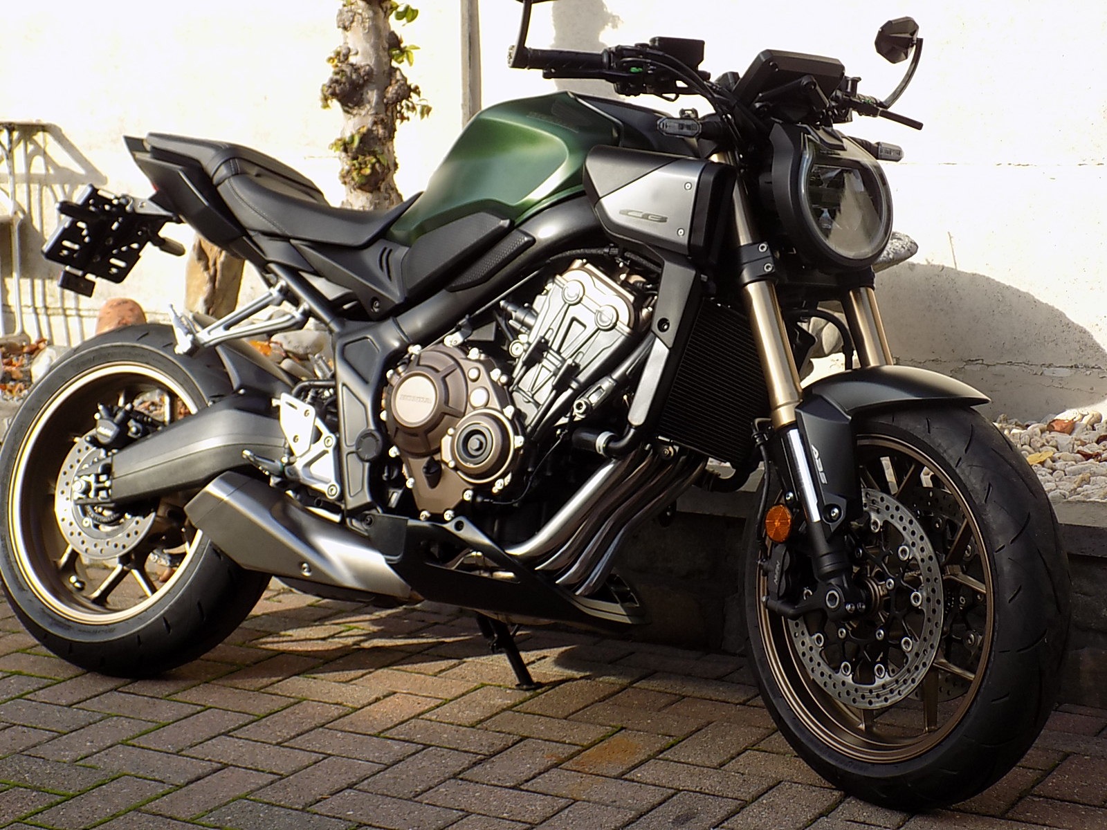Lees meer over het artikel Honda Cb 650 R als nieuw met opties 2024 (VERKOCHT)!!!