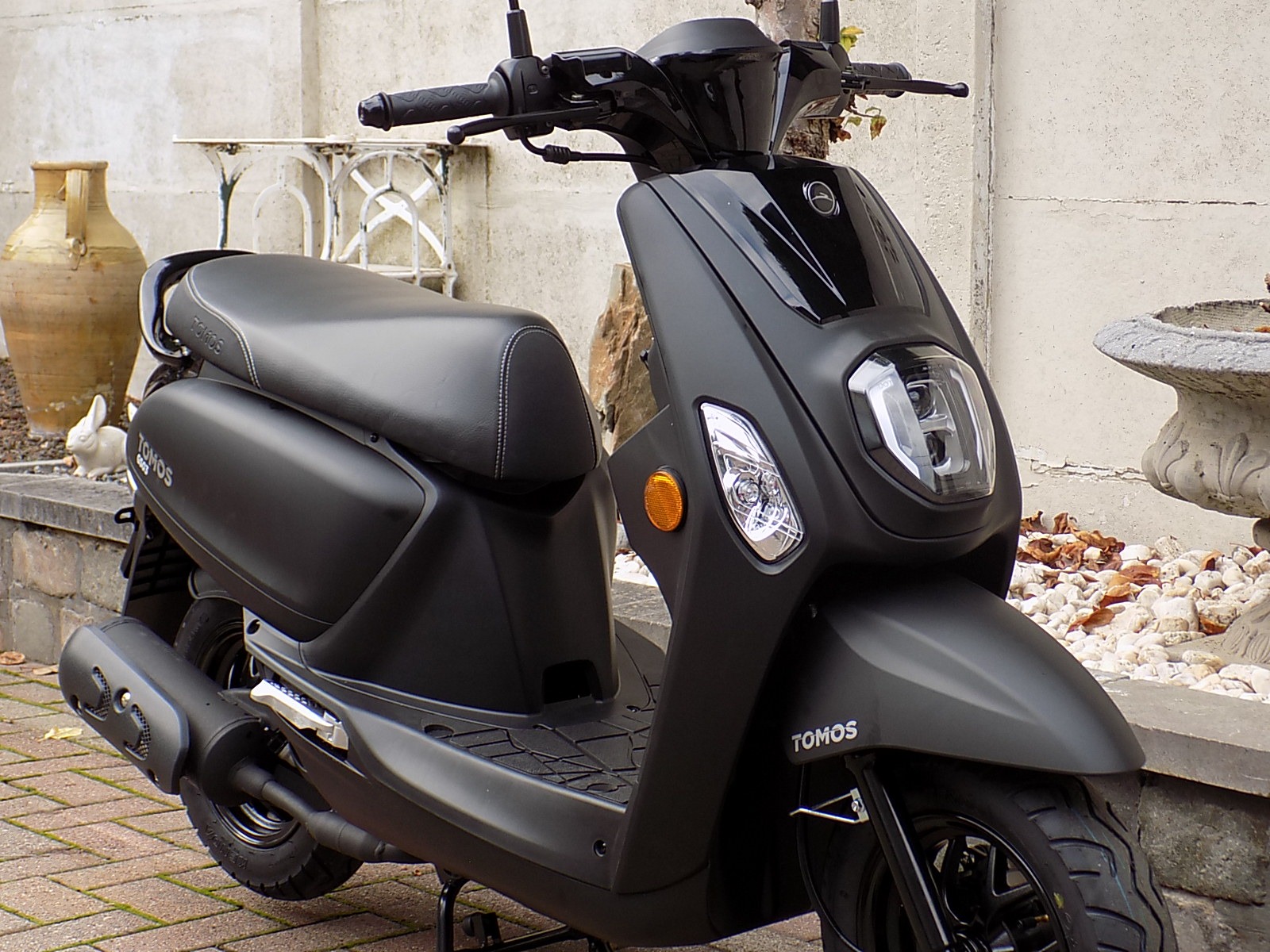 Lees meer over het artikel Nieuwe Tomos scooter 50cc 25km of 45km/uur injection motor 