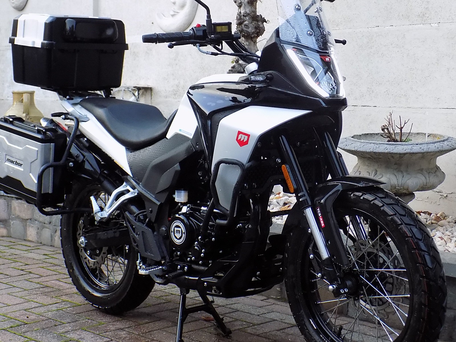 Lees meer over het artikel Macbor Montana XR1 EVO 125cc touring moto DEMO 
