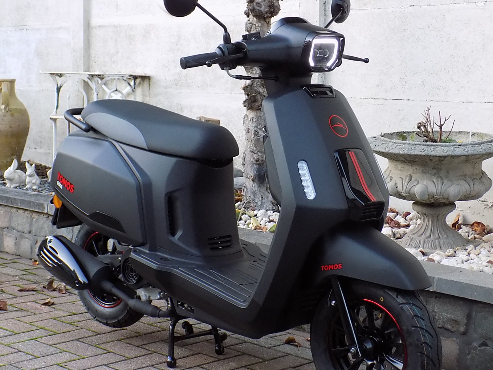 Lees meer over het artikel Nieuwe Tomos scooter 50cc 25km of 45km/uur injection motor