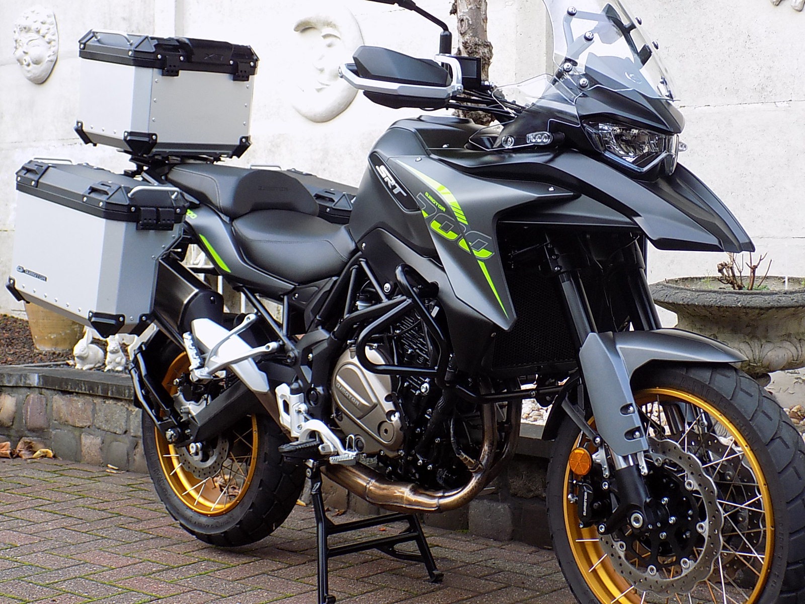 Lees meer over het artikel QJ moto SRT 700 X Adventure touring moto 2023 (VERKOCHT)!!!