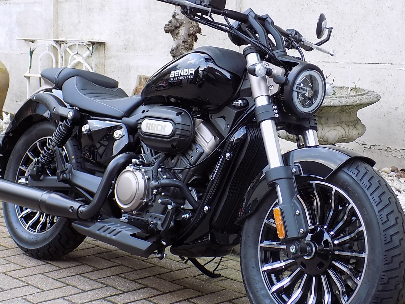 Lees meer over het artikel Benda Rock 125 cc chopper cruiser euro5+