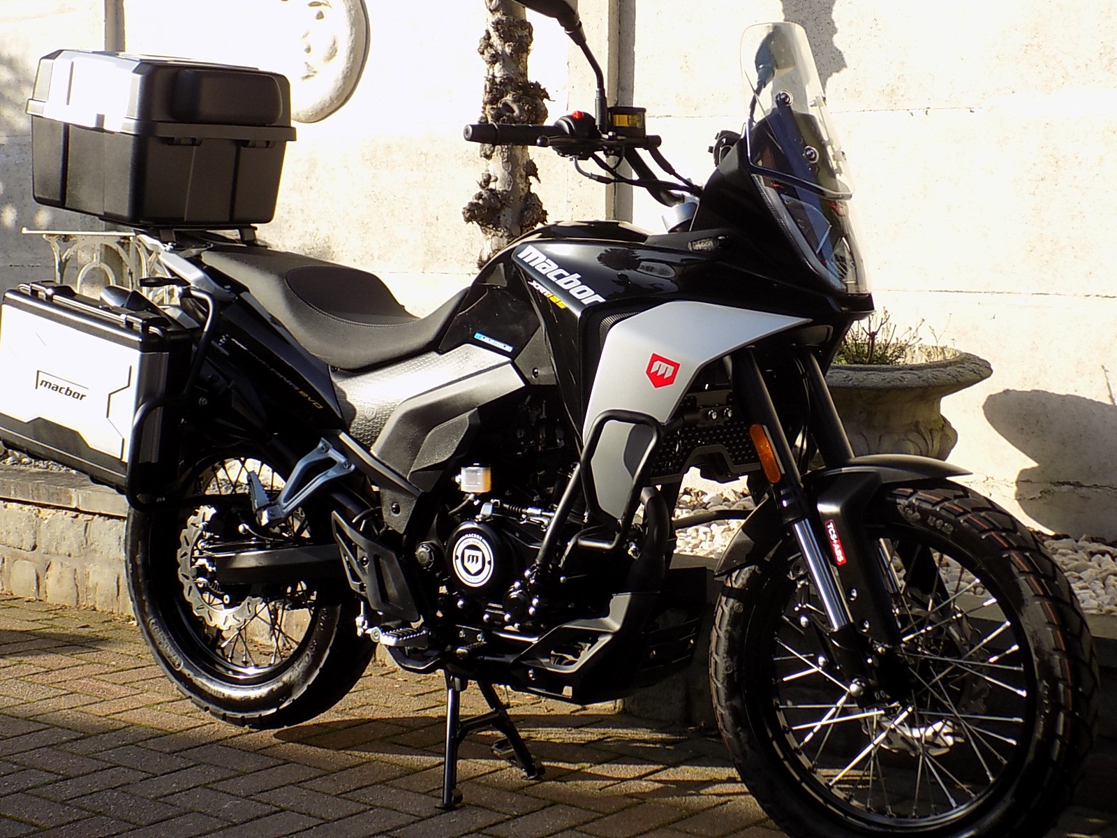 Lees meer over het artikel Macbor Montana XR1 EVO 125cc touring moto