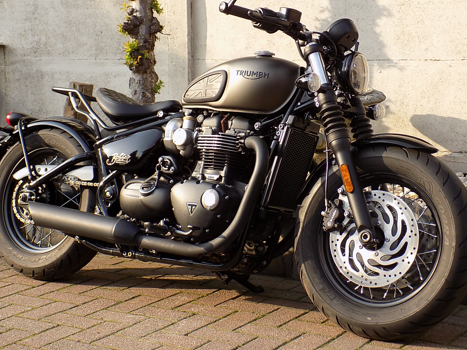Lees meer over het artikel Triumph 1200 Bobber (VERKOCHT)!!!