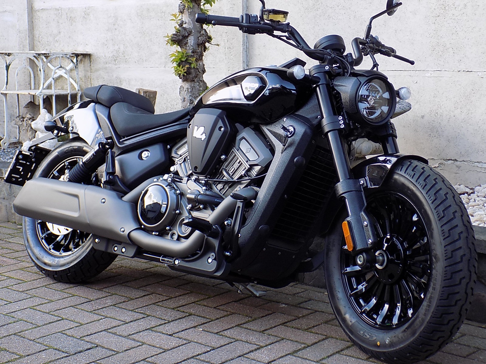 Lees meer over het artikel Benda Darkflag 500 V4 commander chopper cruiser