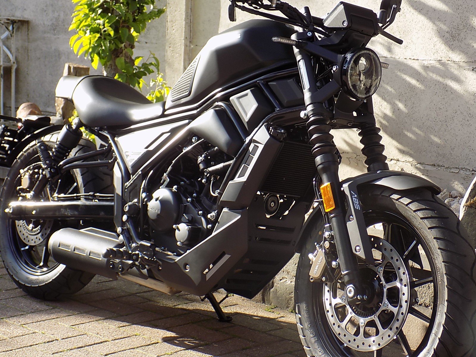 Lees meer over het artikel Zontes chopper cruiser C 125 cc als nieuw