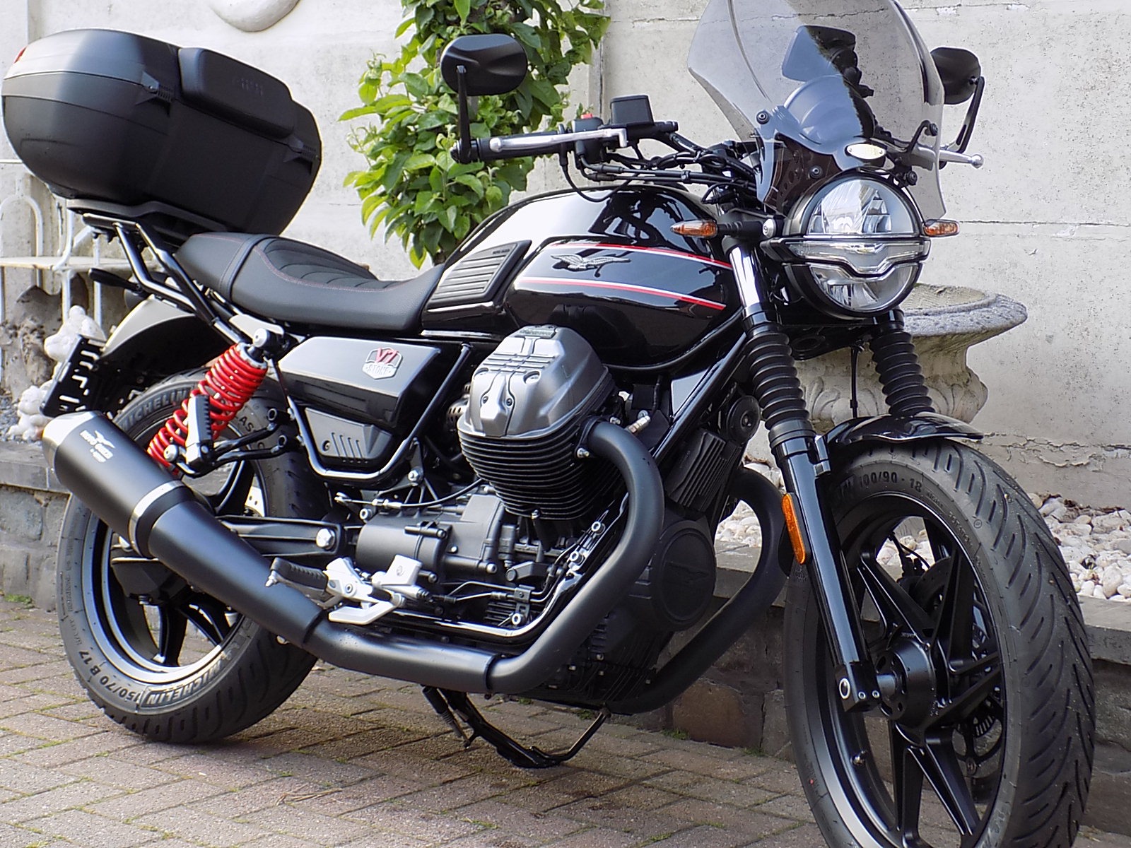 Lees meer over het artikel Moto Guzzi V7 stone 850cc 2025 (VERKOCHT)!!!