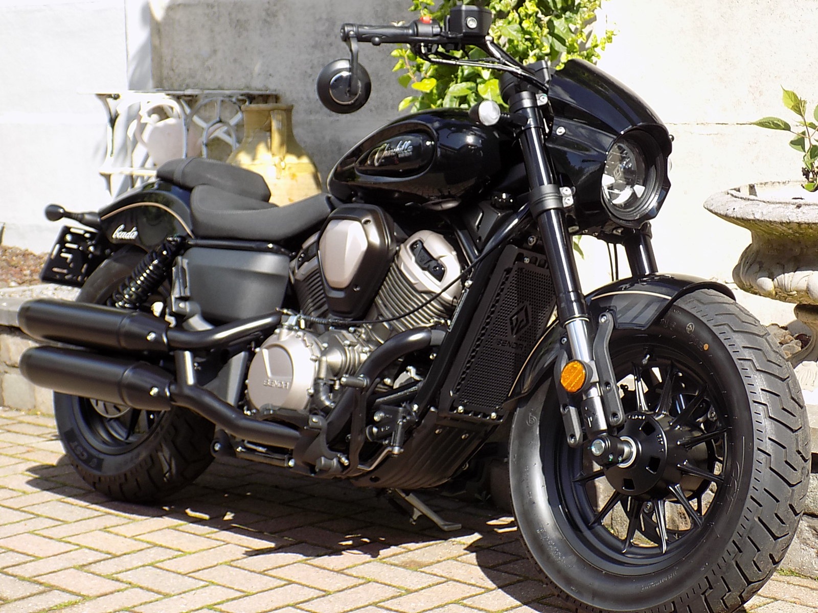 Lees meer over het artikel Benda Chinchilla 500 custom chopper cruiser