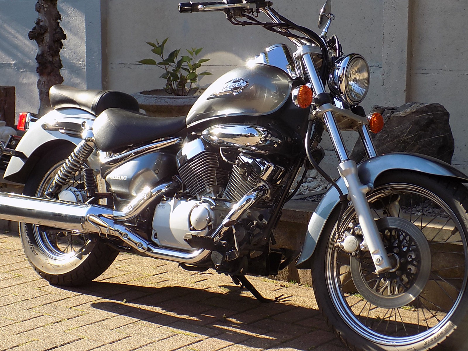 Lees meer over het artikel Suzuki chopper Intruder 125 cc als nieuw