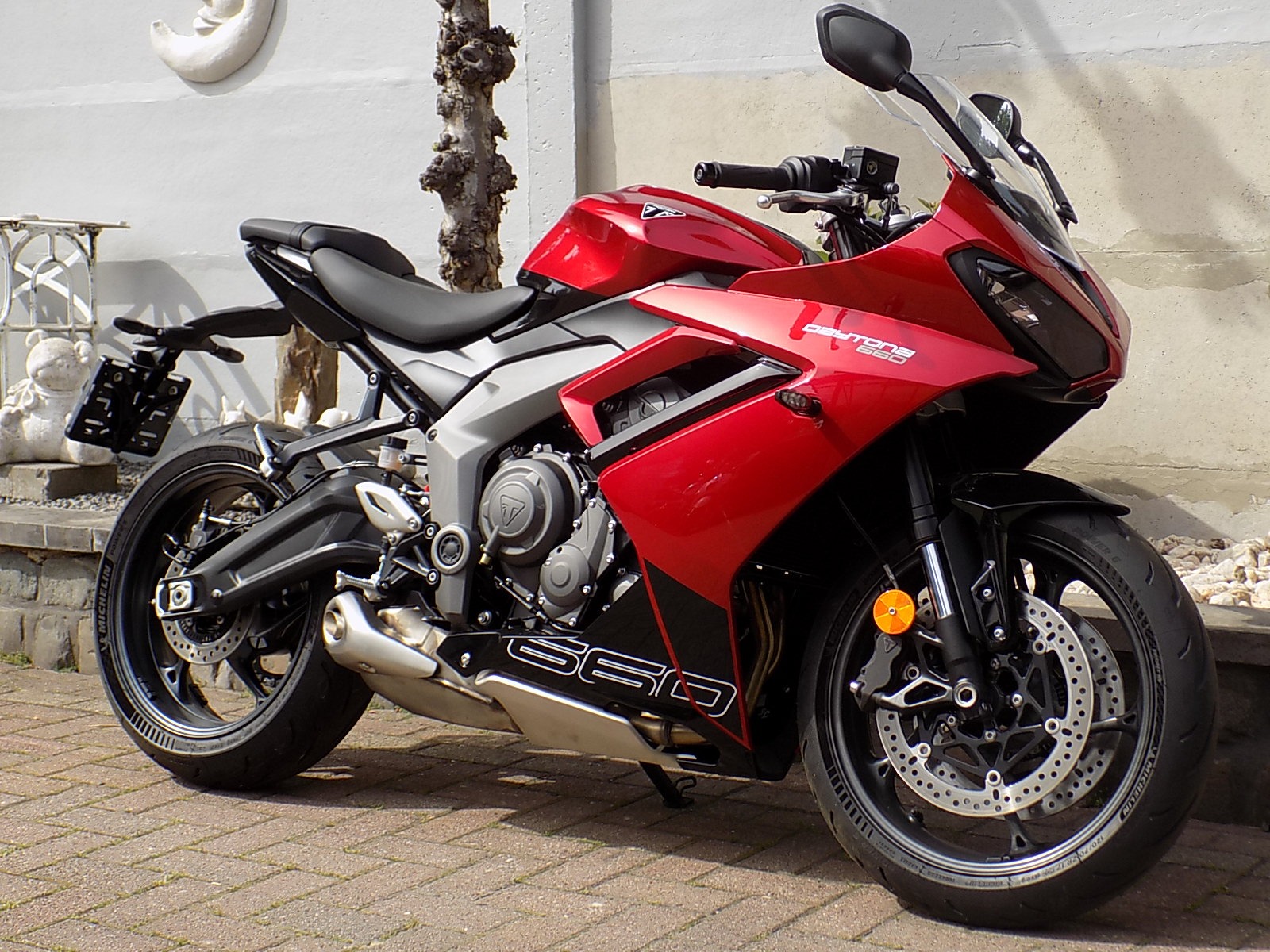 Lees meer over het artikel Triumph Dytona 660 R