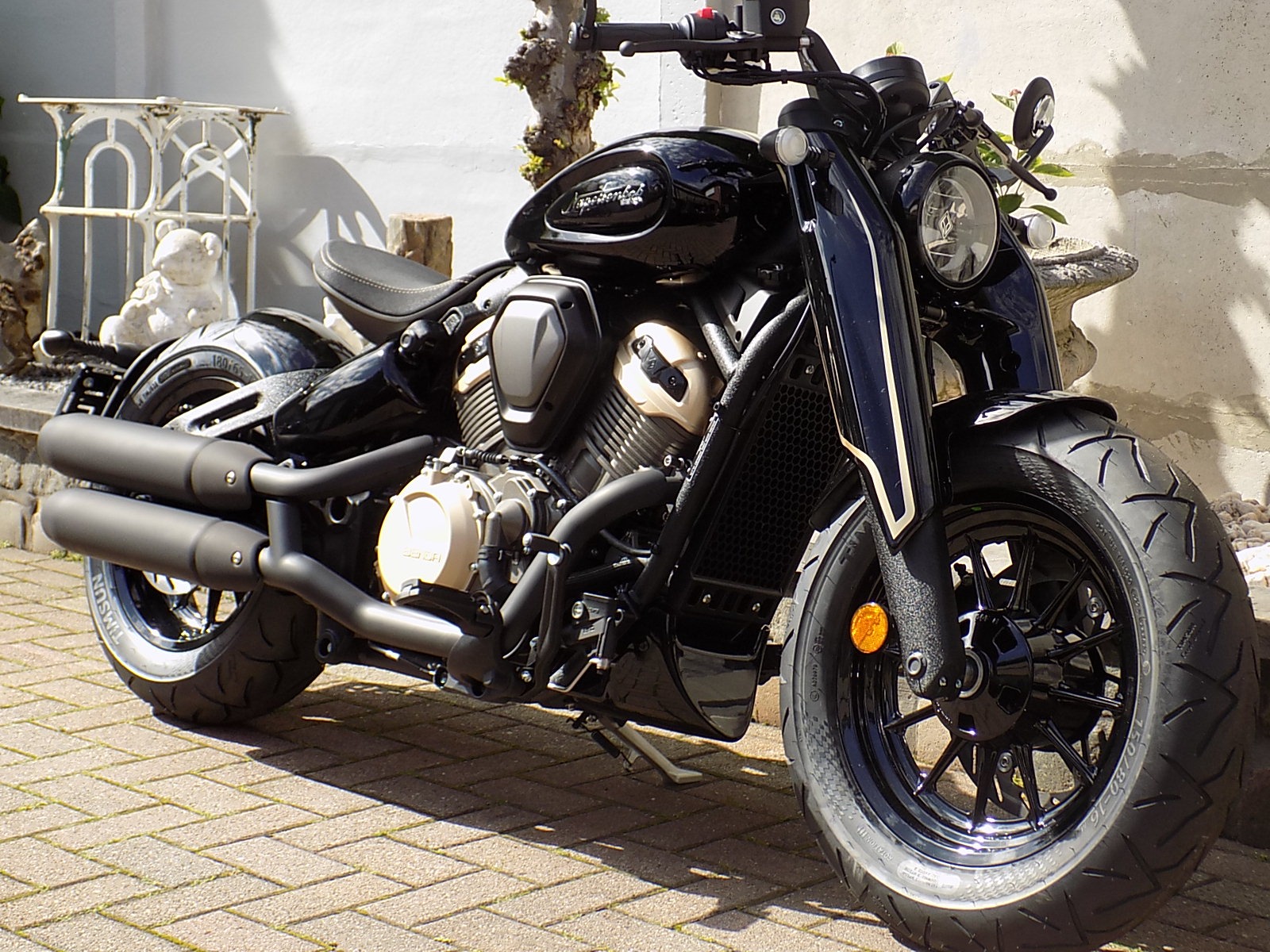 Lees meer over het artikel Benda Napoleon BOBBER 500cc V-twin