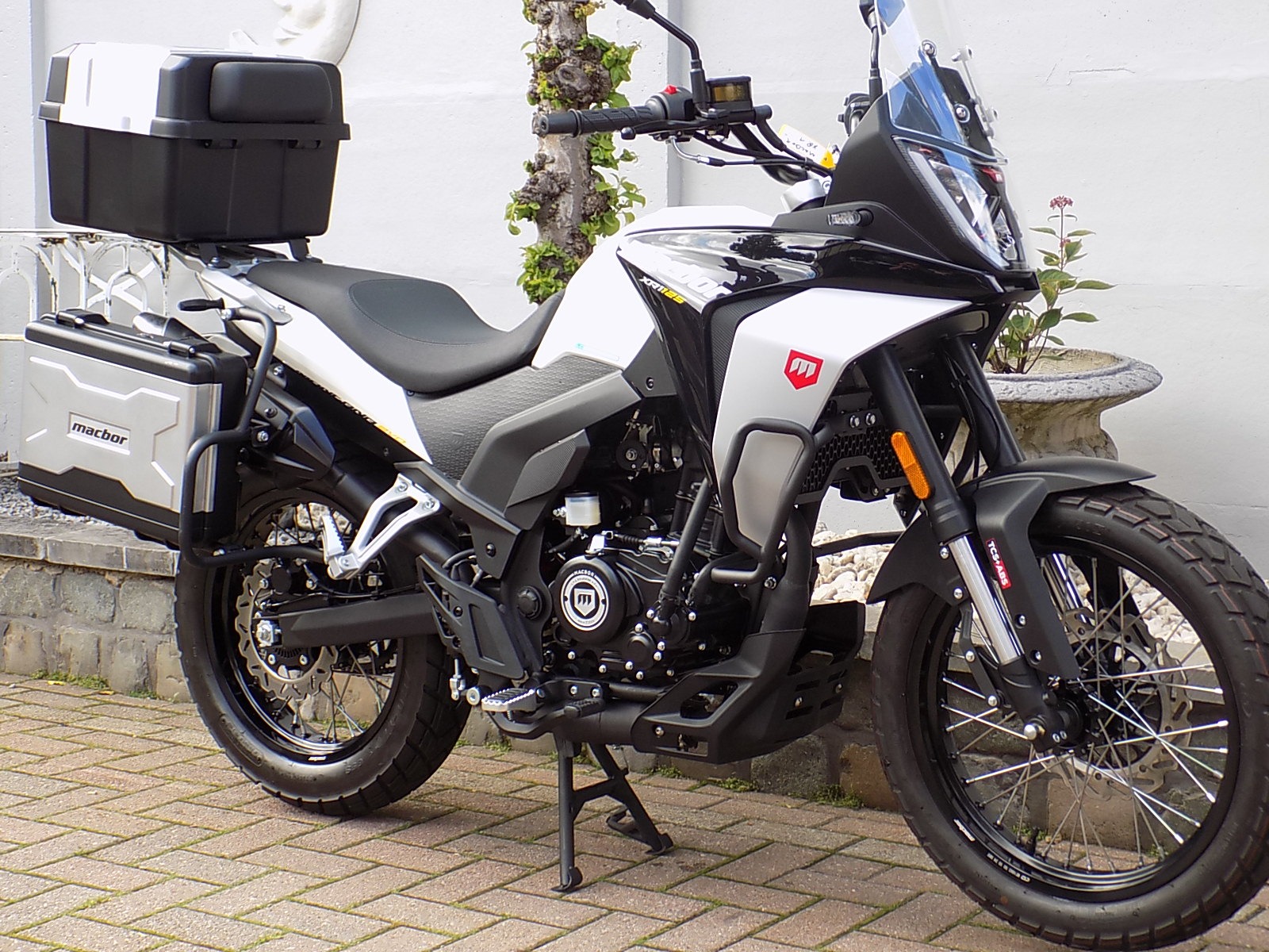 Lees meer over het artikel Macbor Montana XR1 125cc evo Touring adventure
