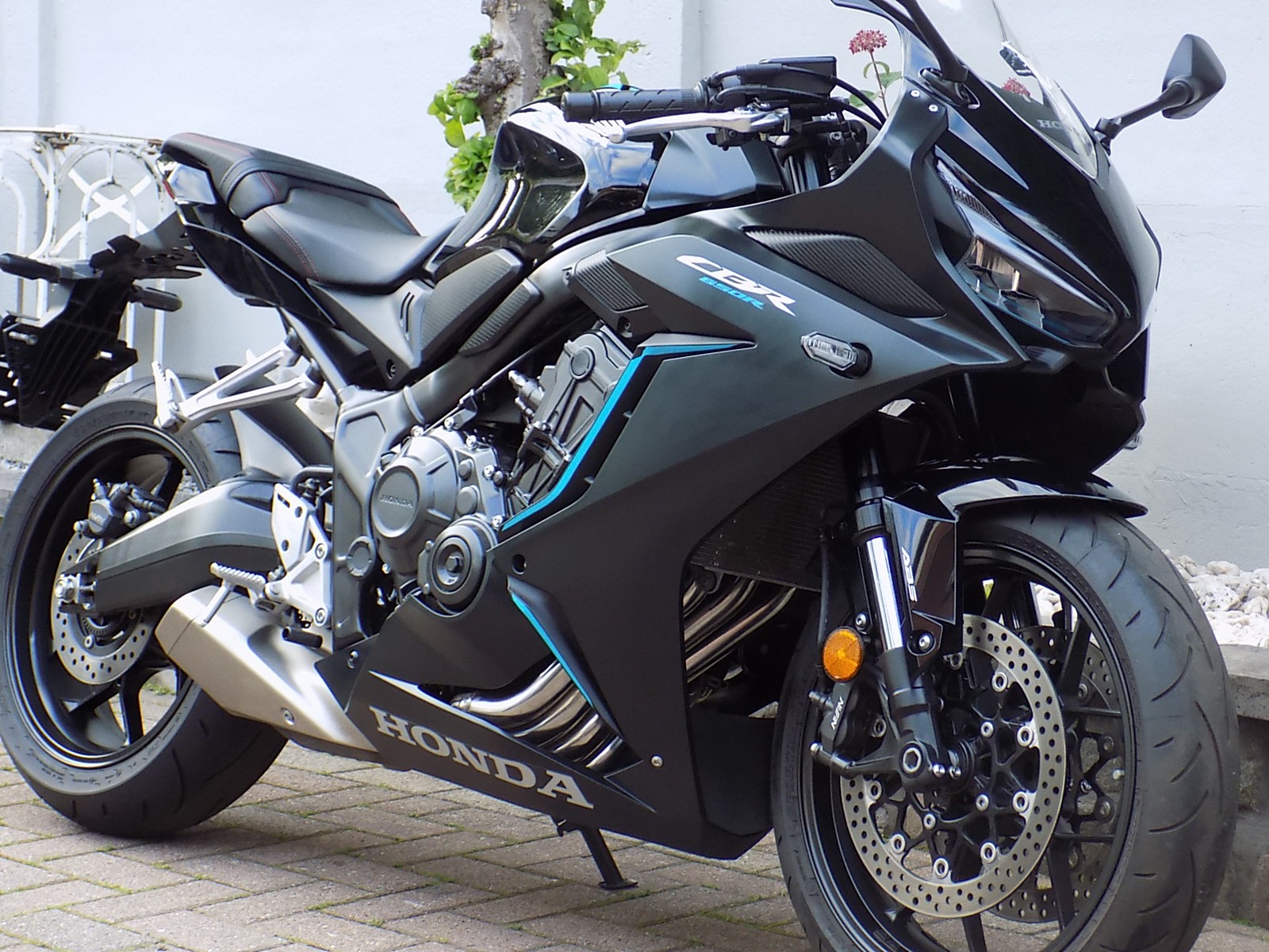 Lees meer over het artikel Honda CBR 650 r 
