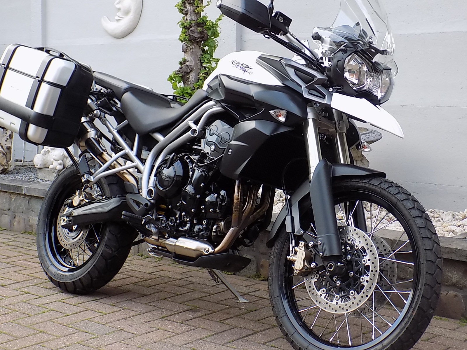Lees meer over het artikel Triumph Tiger 800 XC met koffers (VERKOCHT)!!!
