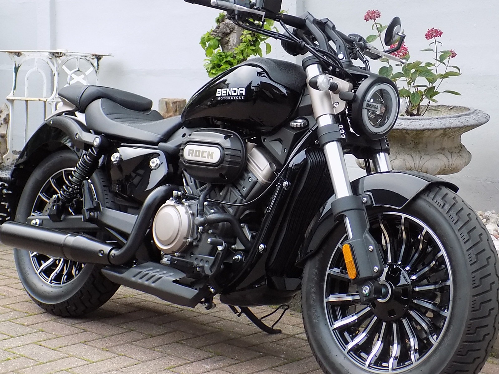 Lees meer over het artikel Benda Rock 125cc chopper cruiser V-Twin grootste model (VERKOCHT)!!!