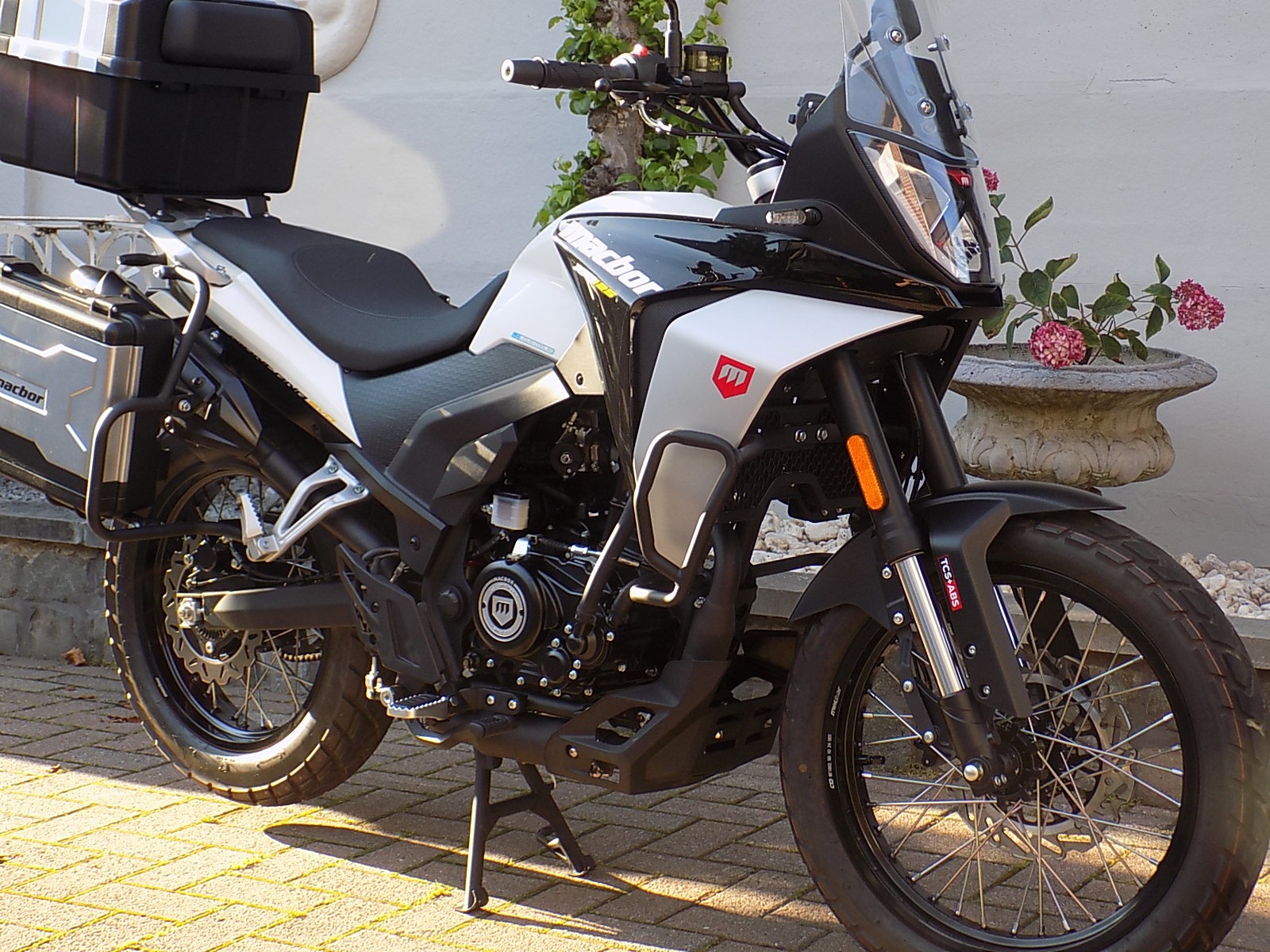 Lees meer over het artikel Macbor Montana XR1 125cc evo Touring adventure