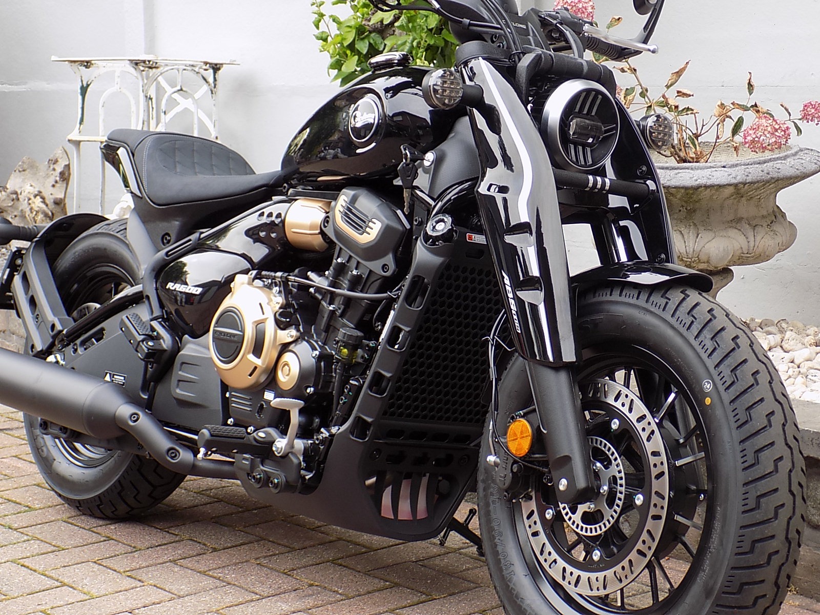 Lees meer over het artikel CYCLONE RA600 chopper cruiser nieuw