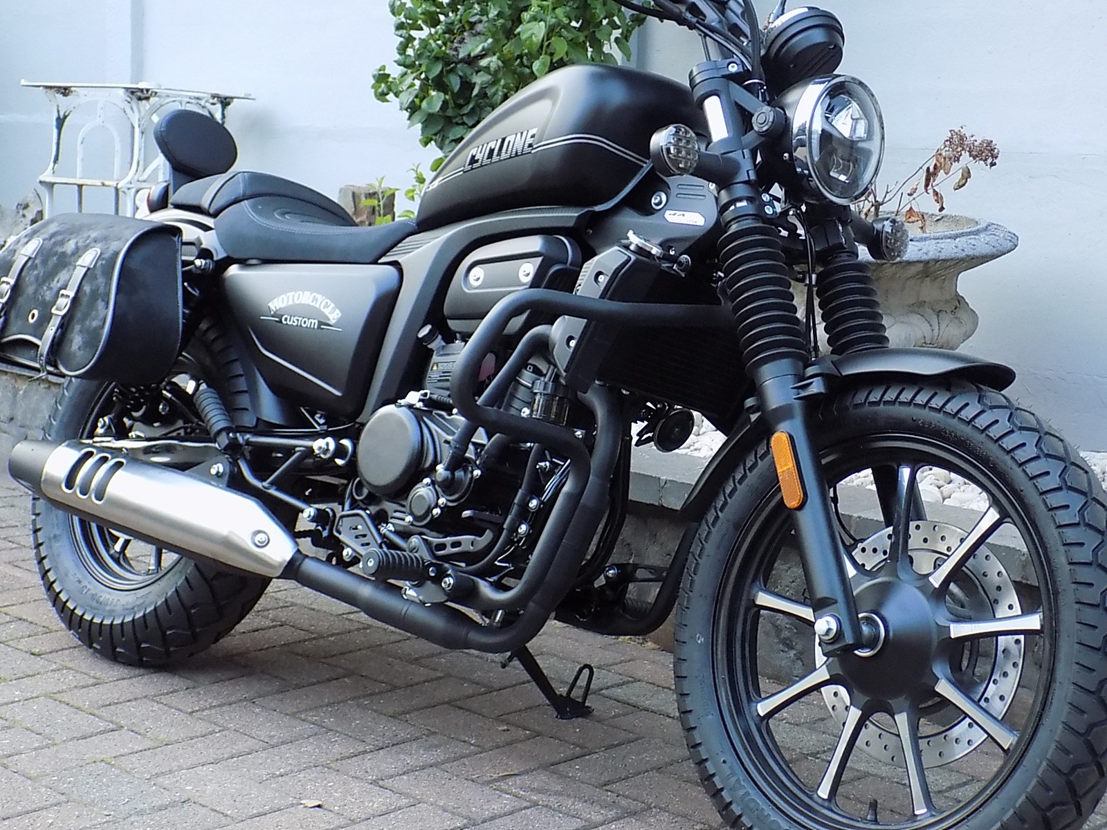 Lees meer over het artikel cyclone RA 125 PLUS 15PK ABS chopper cruiser 
