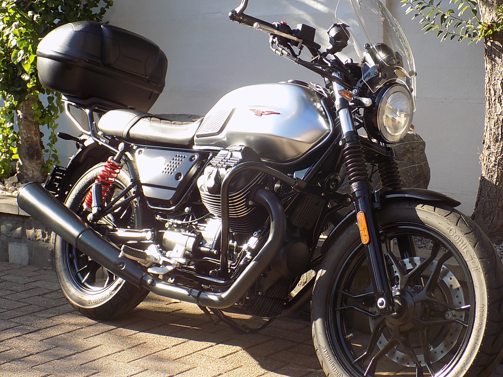 Lees meer over het artikel Moto guzzi V7 III stone chroom 750 special !!!