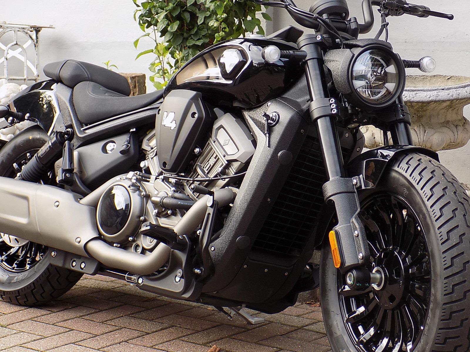Lees meer over het artikel Benda Darkflag V4 500cc commander chopper cruiser met air ride nu in voorraad