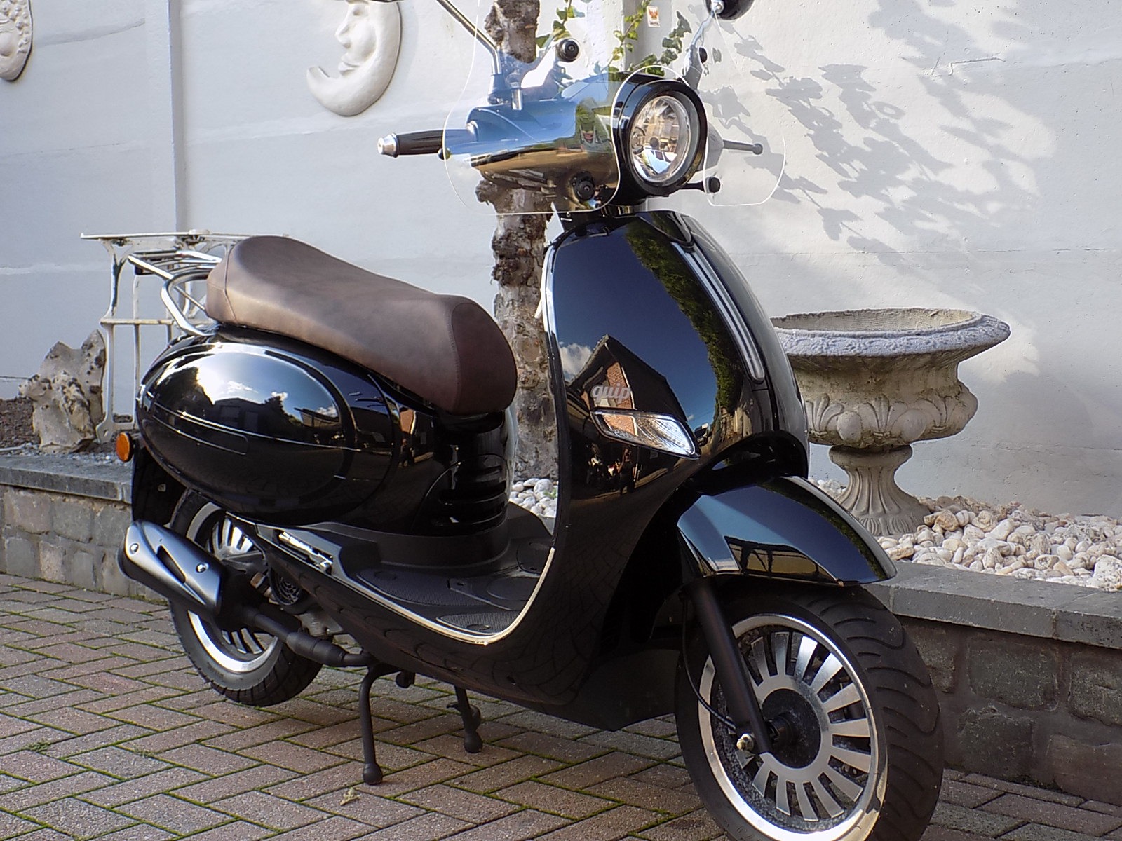 Lees meer over het artikel scooter vespa model Explorer Qiup 50cc B klasse (VERKOCHT)!!!