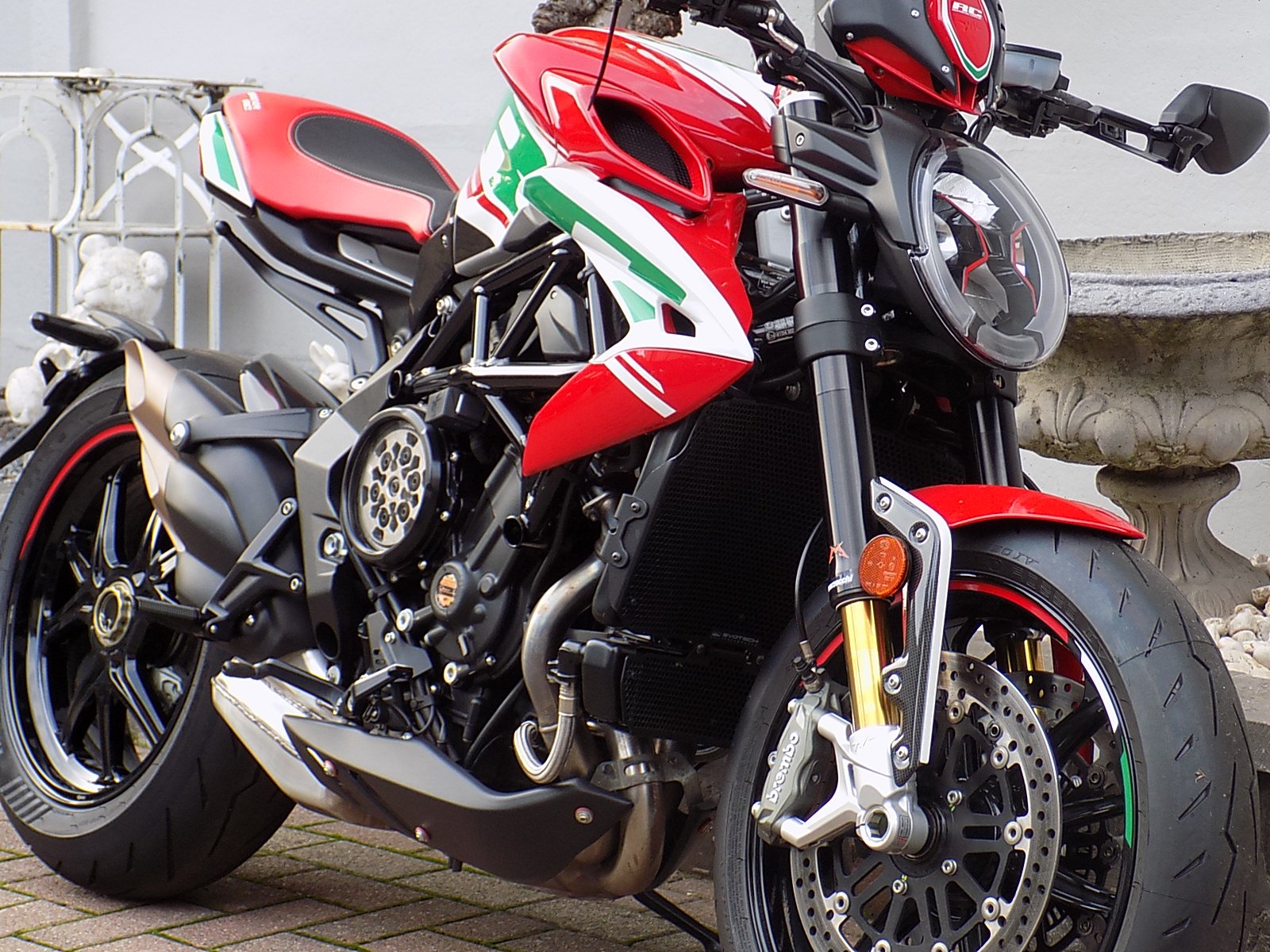 Lees meer over het artikel MV AGUSTA DRAGSTER RR 800 RC REPARTO CORSE 239/300