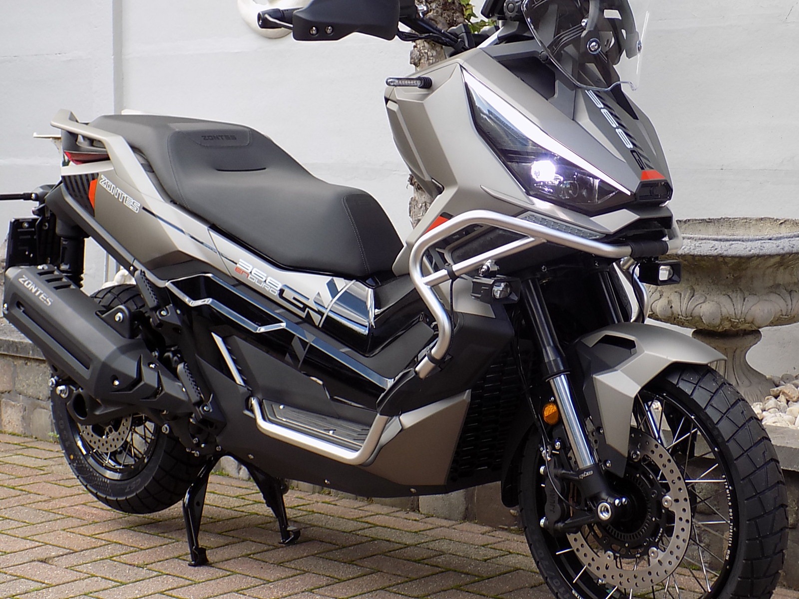 Lees meer over het artikel nieuwe Zontes 368G ETC V2 full option motor scooter