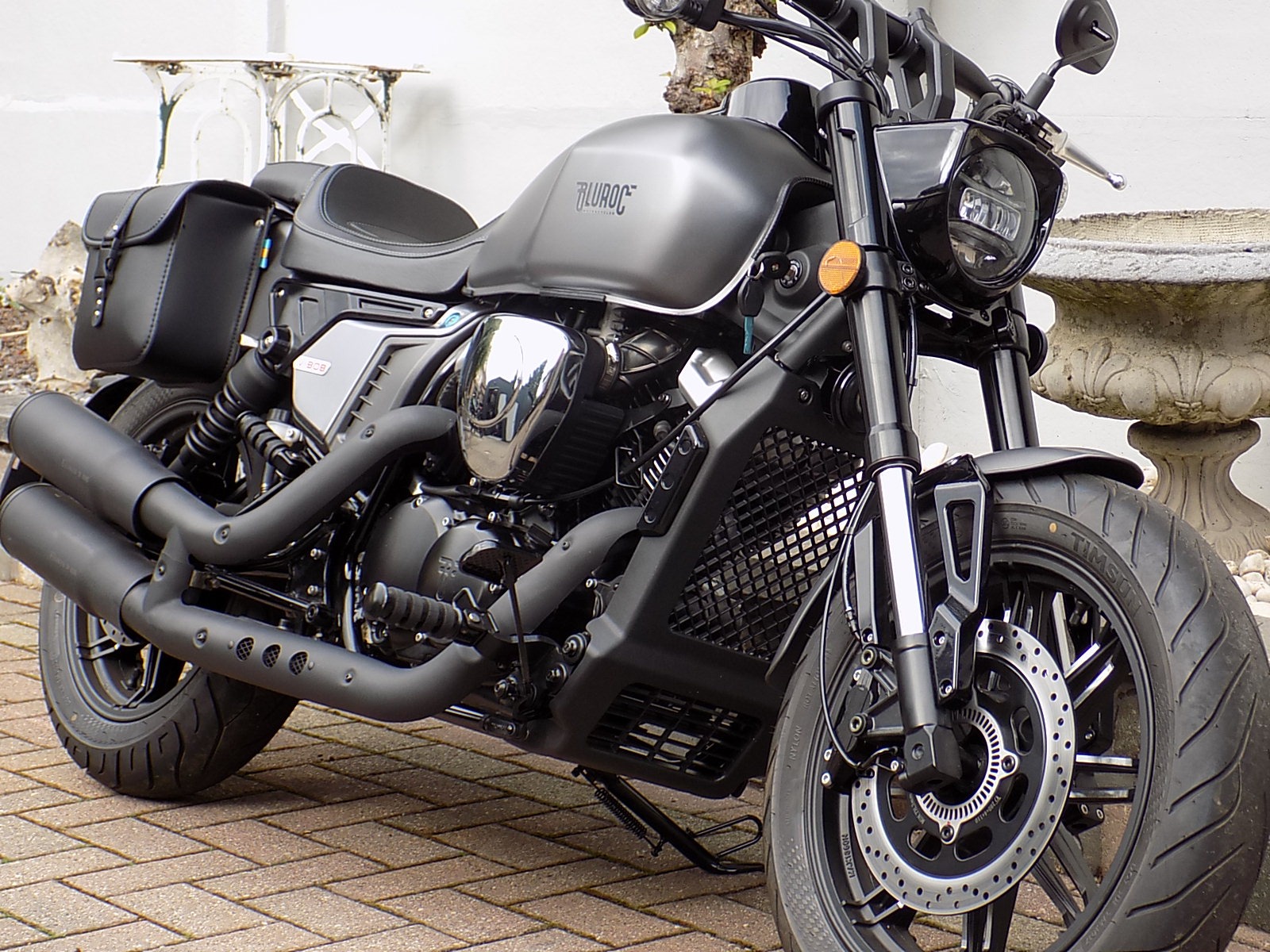 Lees meer over het artikel BLUROC V-BOB 250 CC V twin chopper bobber als nieuw 